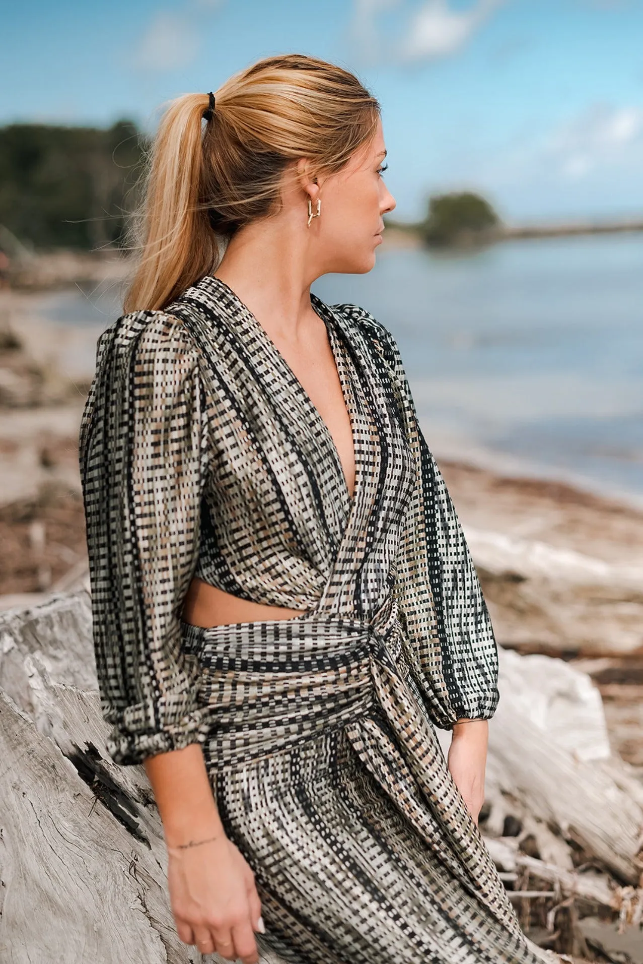 Side Cut out Long Sleeve Midi Dress